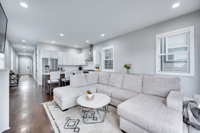 Building Photo - 338 Vivelle Ave