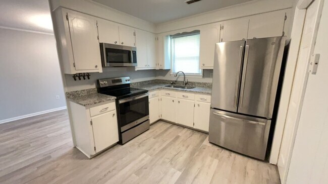 Building Photo - 3 Bedroom, 1.5 Bath Home in Ladson