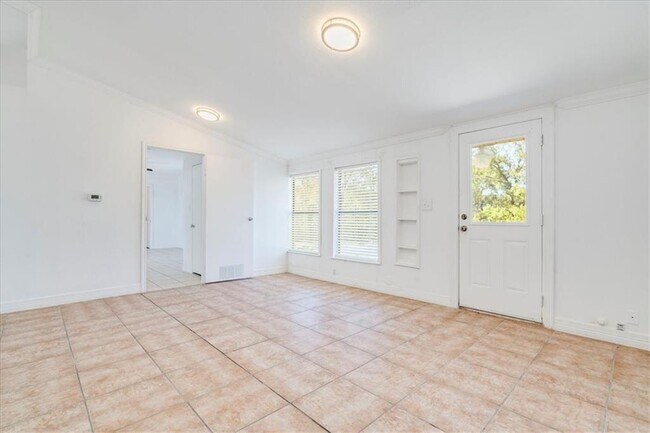Building Photo - 1701 N Farm to Market 1626