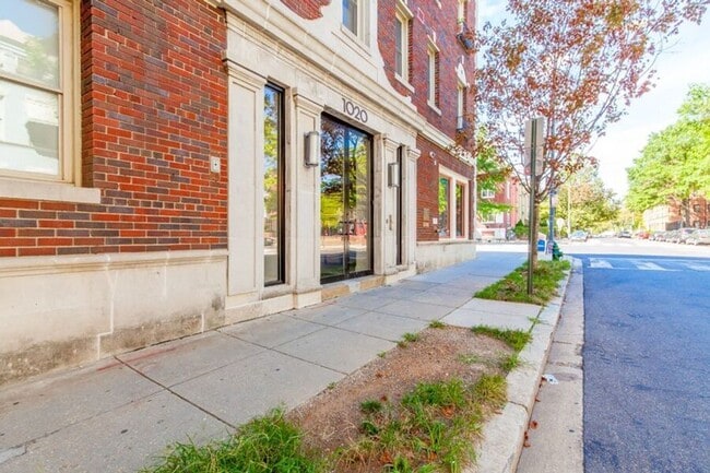 Building Photo - 1020 Monroe St NW