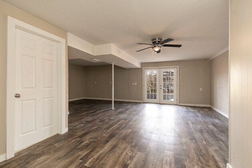 Building Photo - 137 Wallen Blf