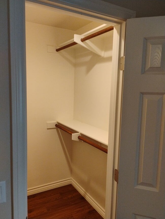 Building Photo - Like new 4 BR/3 Full Baths