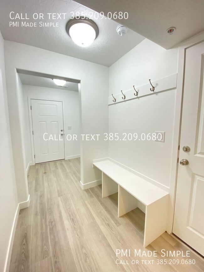 Building Photo - Clear and Bright, Newer Townhome in Rivert...