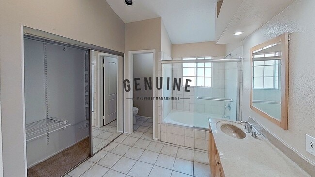 Building Photo - Dual Master Two Bedroom Townhouse in Gated...