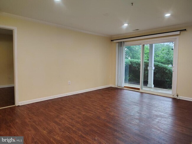 Building Photo - 17701 Kilmarnock Terrace