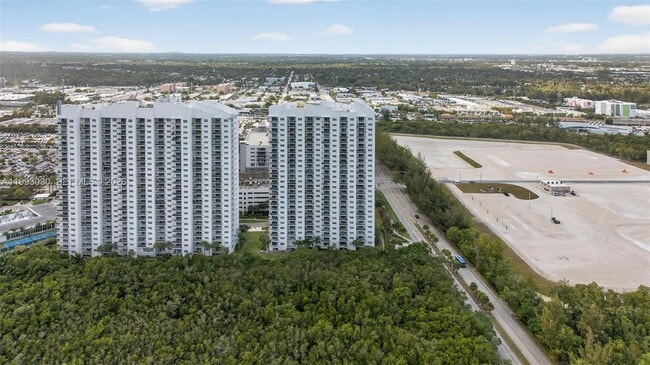 Building Photo - 15051 Royal Oaks Ln