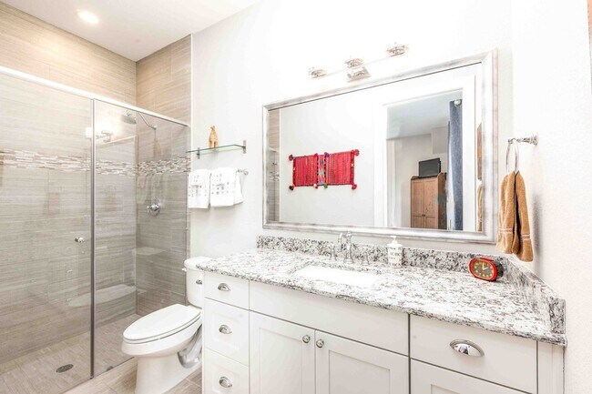 Building Photo - Luxury End Unit Rental with Elevator, Downtown Views, and Sky Deck ($150 off the second month!)