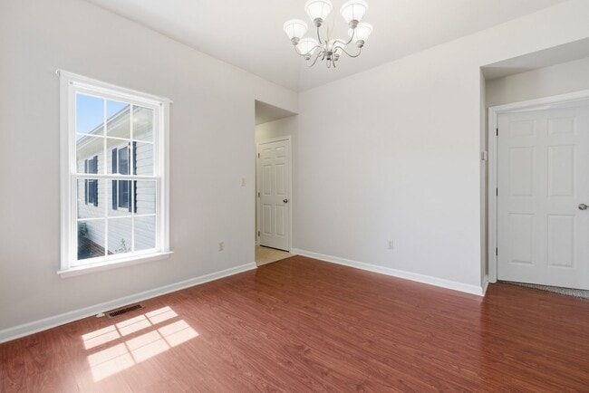 Building Photo - 104 Brijidan Ln