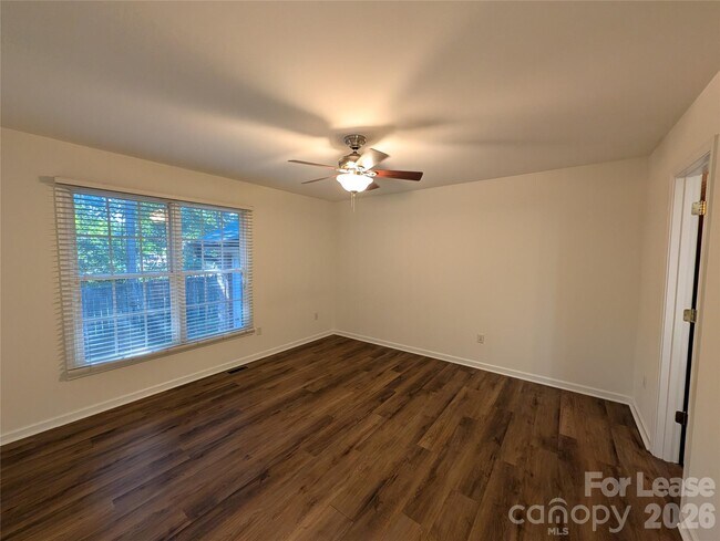 Building Photo - 106 Aljen Ct