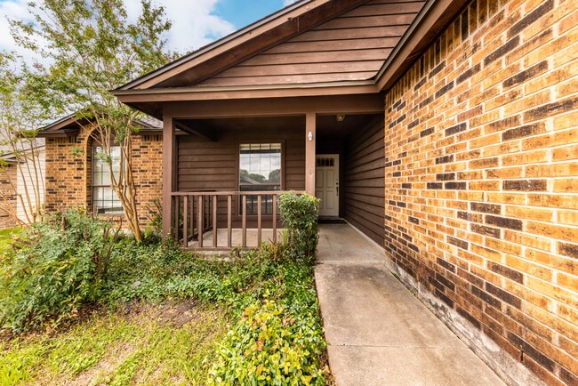 Building Photo - 2103 Boxwood Path