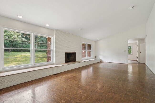 Building Photo - 18 Dorison Dr