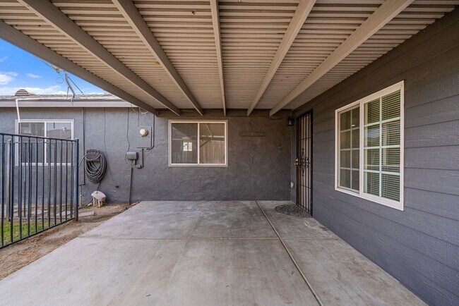 Building Photo - MOVE -IN READY! | Renovated | RV Parking | Pet Friendly | Highland, CA