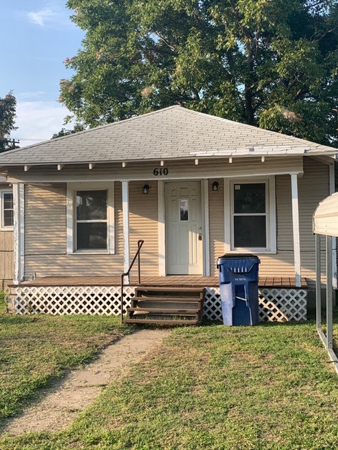 Building Photo - 2026 W Vine Ave