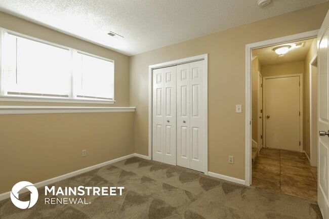 Building Photo - 525 Kenneth Ln