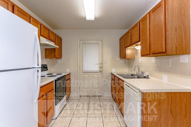 Building Photo - 4907 John David Dr