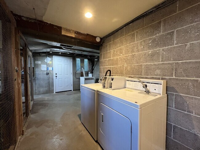 Building Photo - PLF076