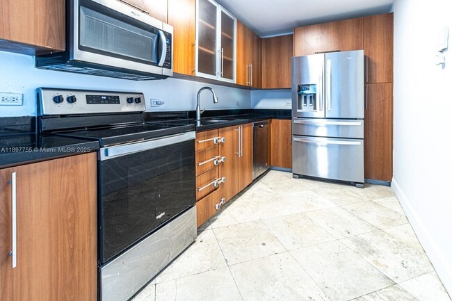 Building Photo - 7501 E Treasure Dr