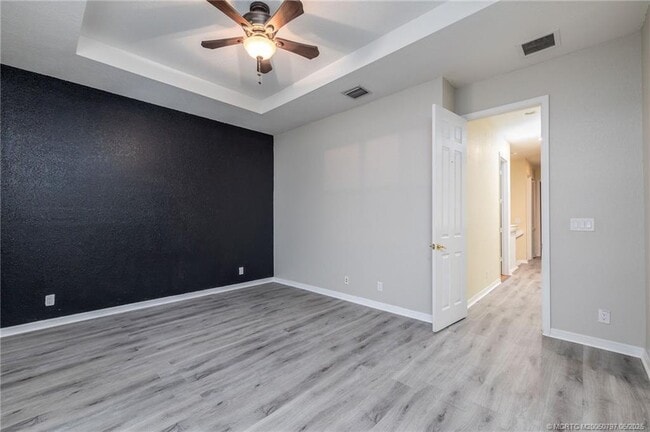 Building Photo - 979 NW Leonardo Cir