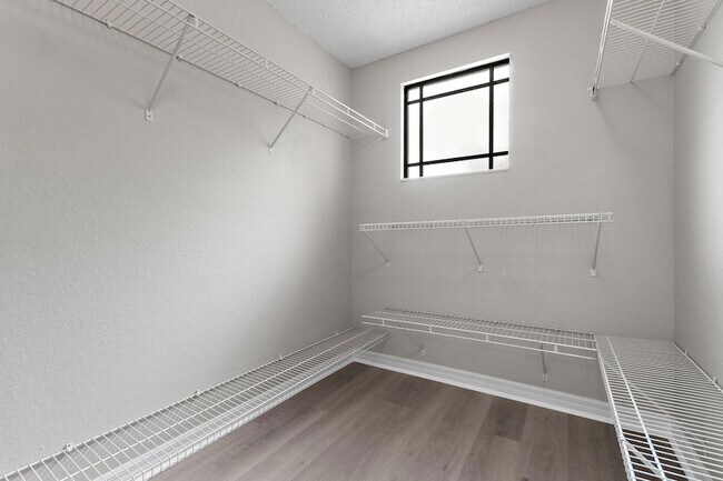 Building Photo - 3019 Alcazar Pl