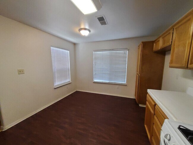 Building Photo - 5615 Sugar Pine Dr