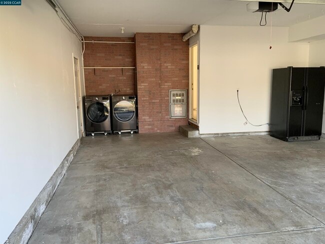 Building Photo - 424 Sparrow Dr