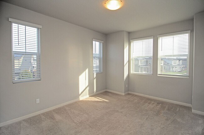 Building Photo - 3923 SE 70th Ave