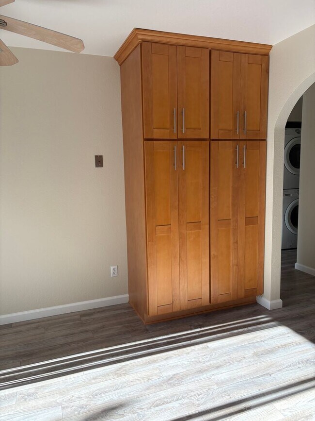 Building Photo - 244 Park Pl Dr