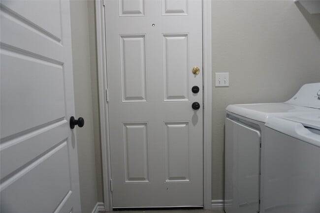 Building Photo - 11514 Persimmon St