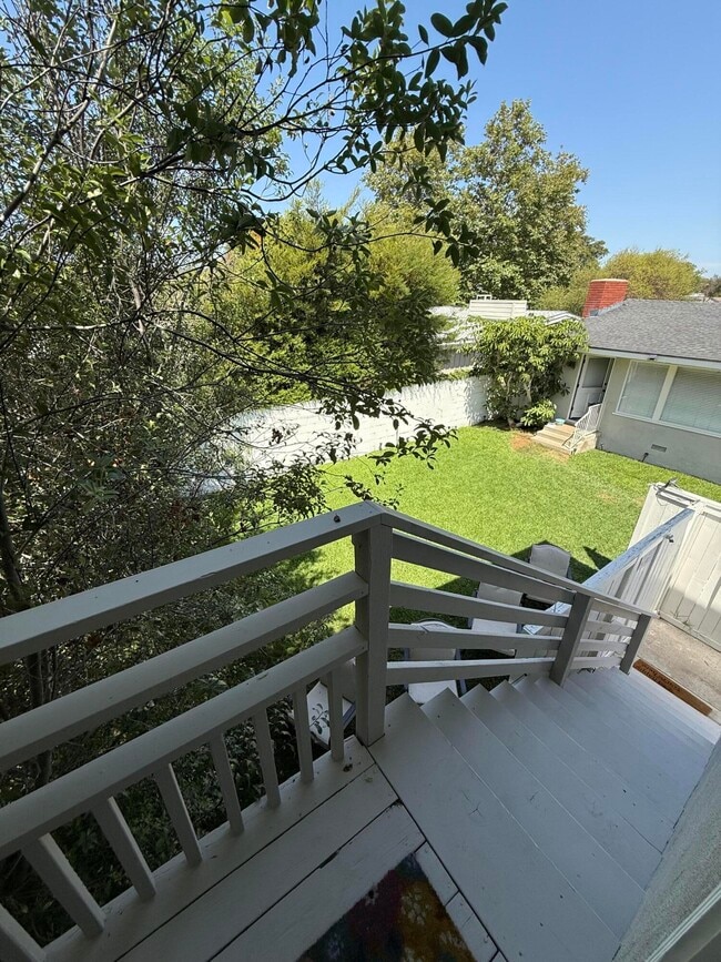 Building Photo - 1313 Cliff Dr