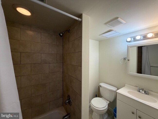 Building Photo - 2000 Orthodox St