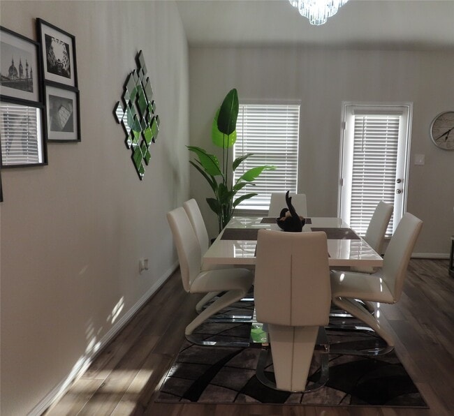 Building Photo - 10818 Sugar Pne Ln