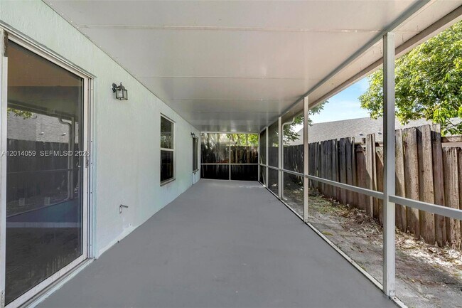Building Photo - 1308 E Glen Oak Rd