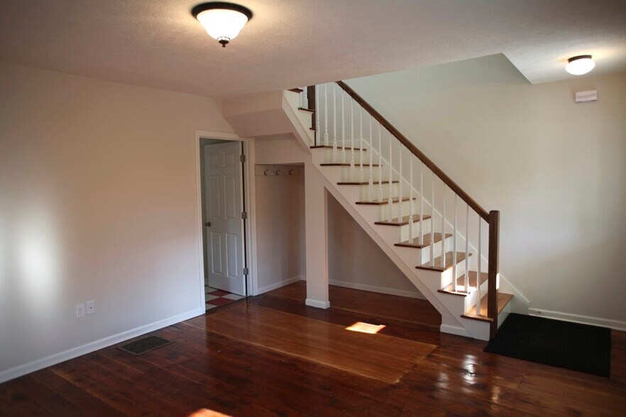 Building Photo - 808 Greene St