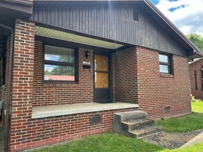 Building Photo - 2 Bedroom / 1 Bath  Home Kingsport, TN