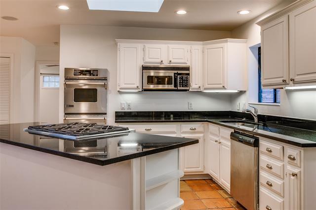 Building Photo - 5815 Walnut Hill Ln