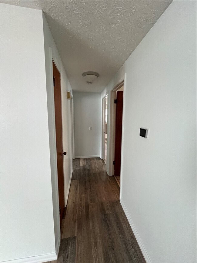 Building Photo - 7026 Lake Ave