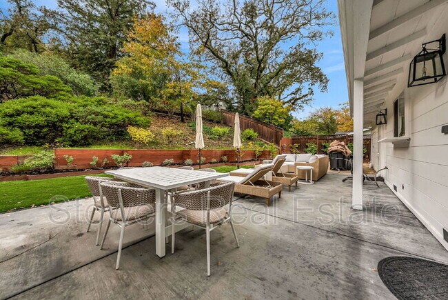 Building Photo - 627 N Silverado Dr