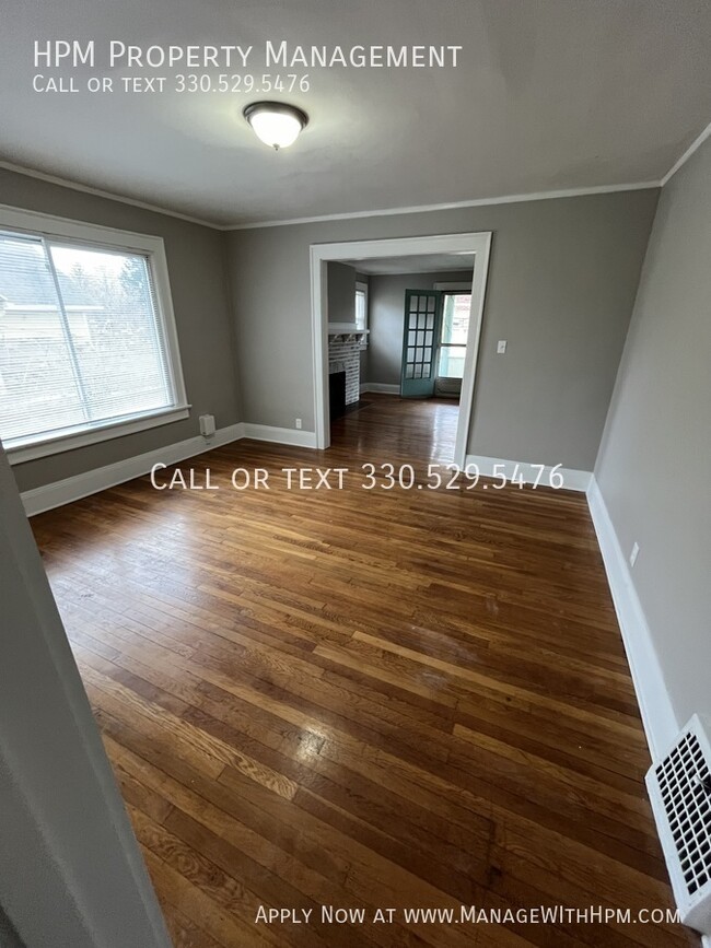 Building Photo - Spacious 2 Bedroom.