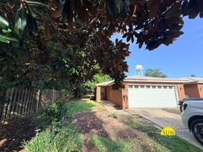 Building Photo - Inviting 3 Bedroom Home in Mary Esther!