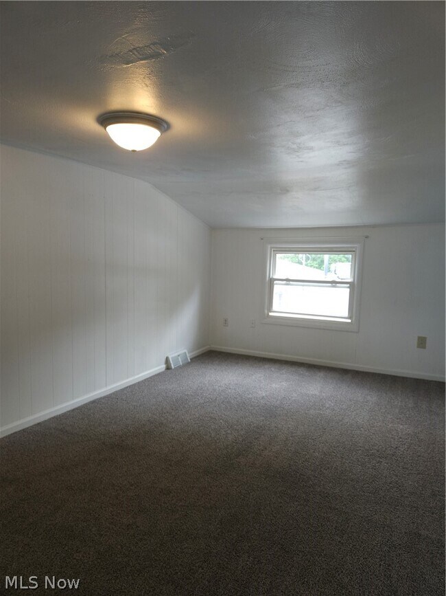Building Photo - 4660 Darrow Rd
