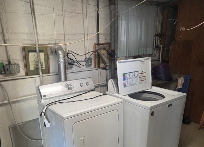 Building Photo - 5850 N Mulligan Ave