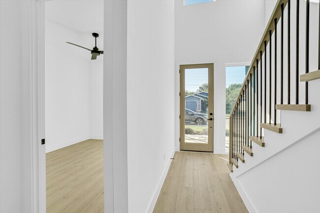 Building Photo - 1711 Nomas St