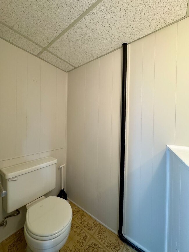 Building Photo - Charming 3 Bedroom/1 Bathroom in Woodring, MD!