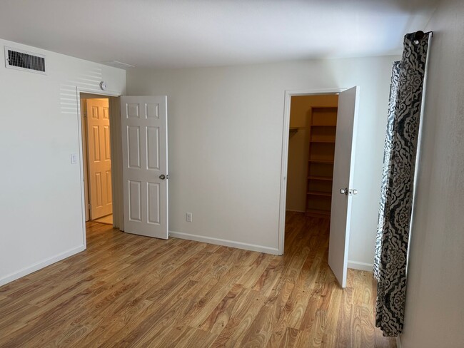 Building Photo - Stylish & Convenient 1-Bedroom Condo in Pr...