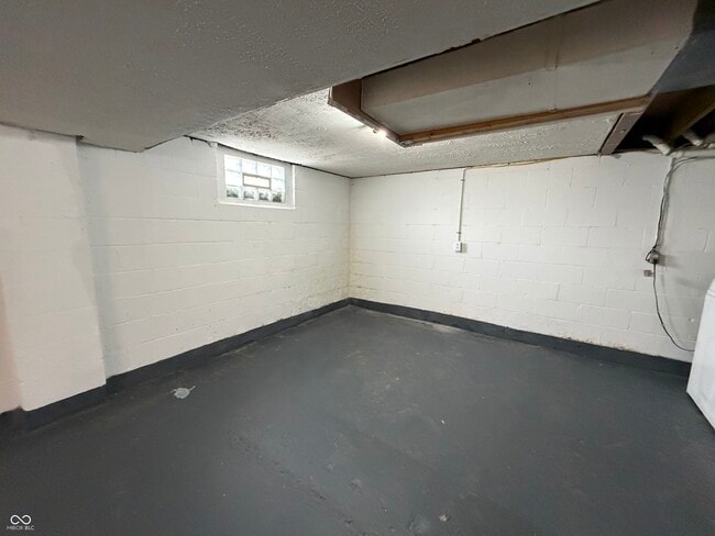 Building Photo - 6191 Crittenden Ave