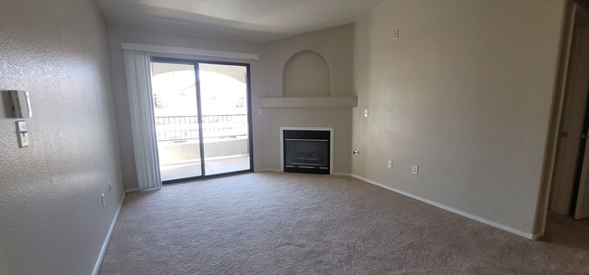 Building Photo - SPACIOUS ONE BEDROOM IN SEVEN HILLS