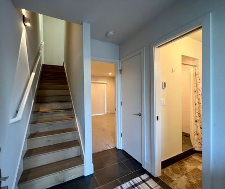 Building Photo - Stunning 2-Bedroom, 2.5-Bathroom Townhouse Located in Vibrant West Seattle.