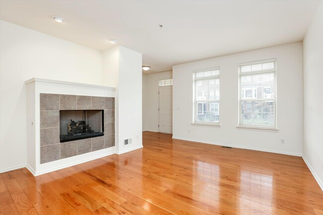 Building Photo - 3187 Camden Dr