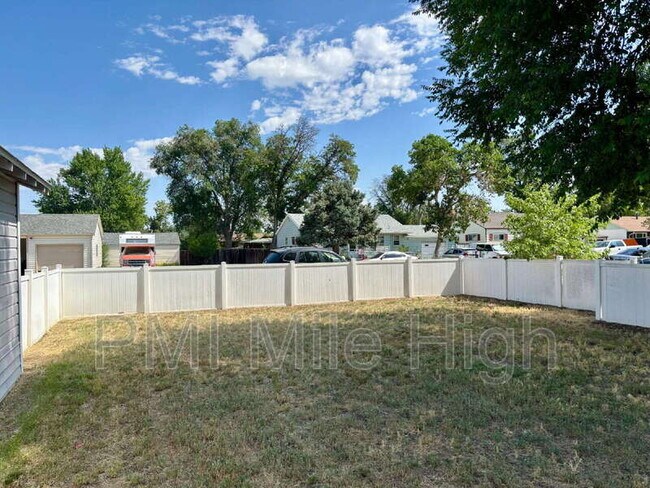 Building Photo - 98 N 12th Ave