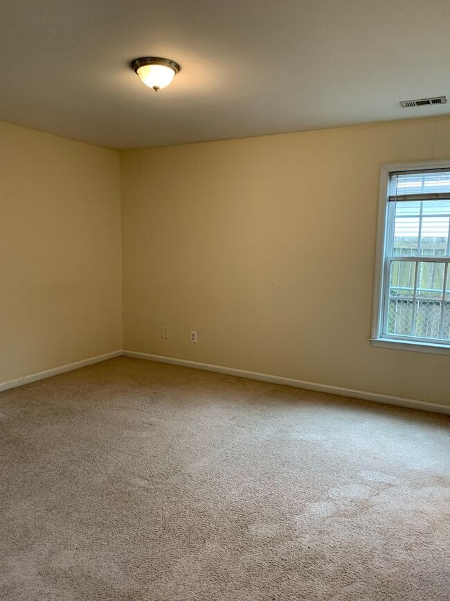 Building Photo - $500 OFF 1ST MONTHS RENT! Lawncare INCLUDED! 3 Bedroom, 2 Bath House